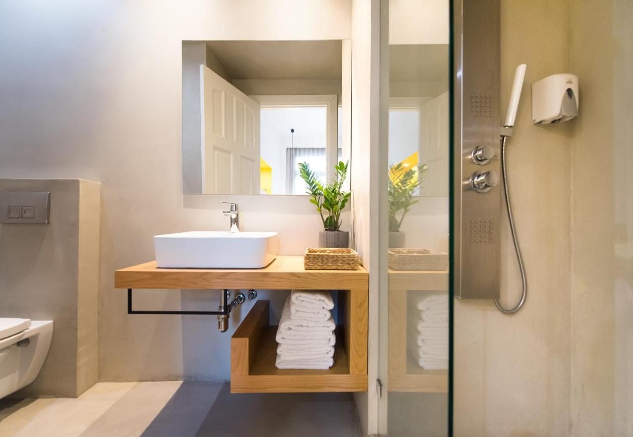 Monk Monastiraki Suites Athena Bagian luar foto