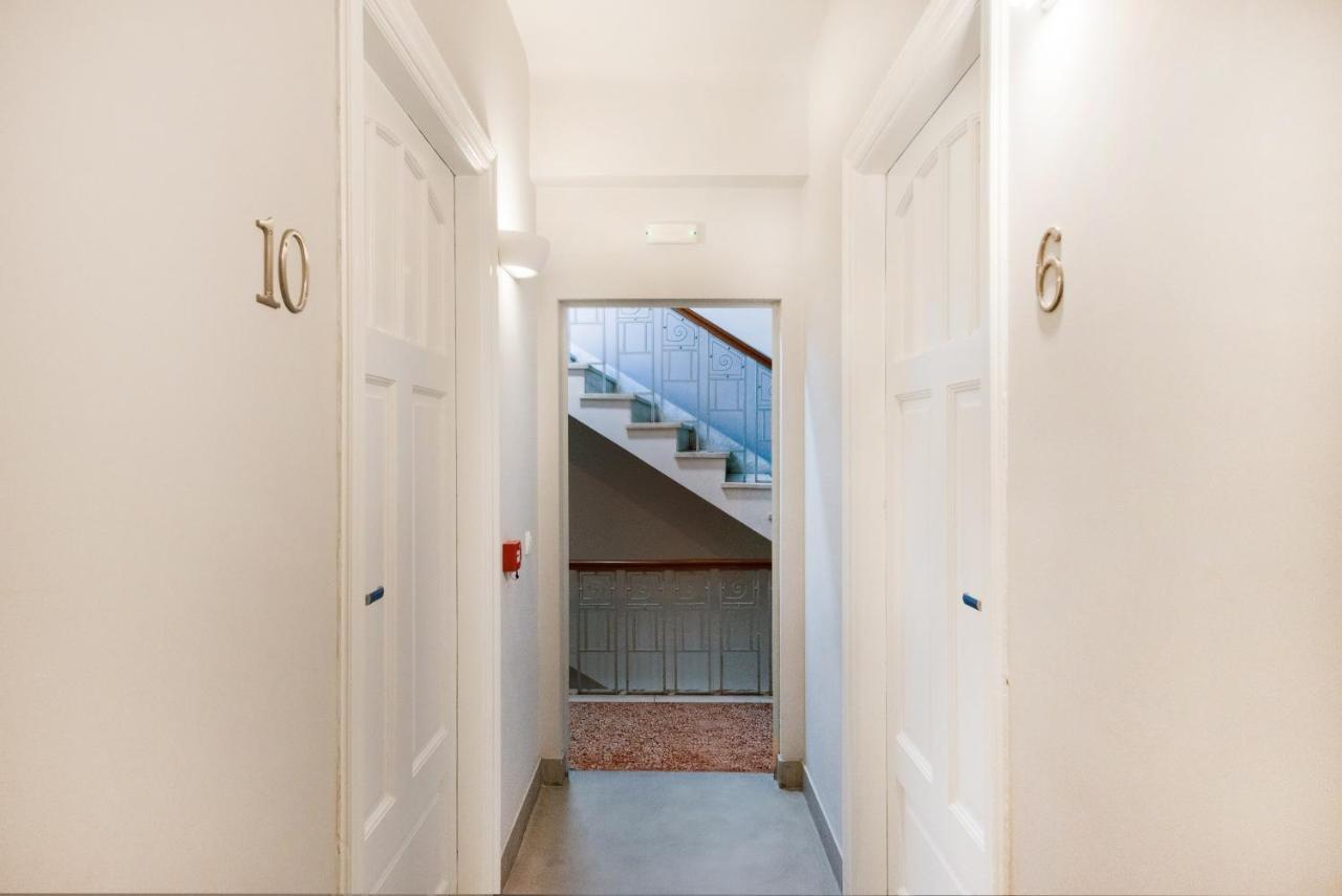 Monk Monastiraki Suites Athena Bagian luar foto